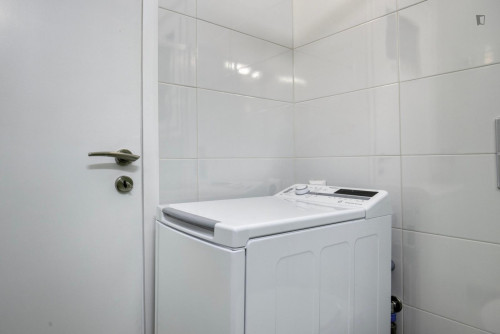 Charming 2-bedroom flat near the University of Economics and Business