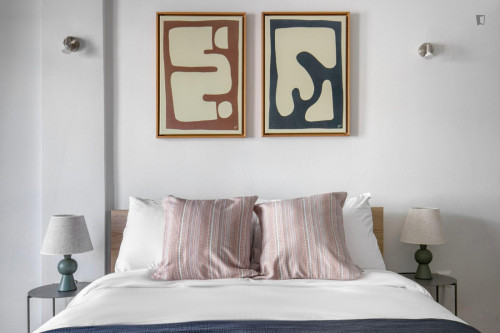 Charming 2-bedroom flat near the University of Economics and Business - Gallery - 19