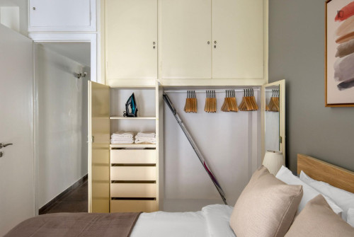 Charming 2-bedroom flat near the University of Economics and Business