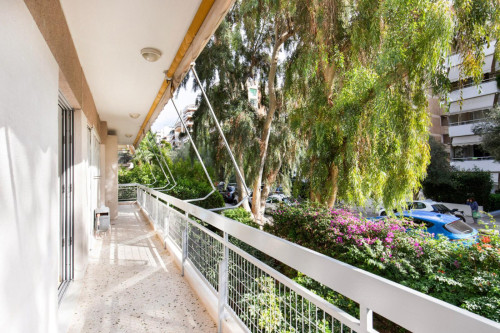 Inviting 2-bedroom flat in Paleo Faliro