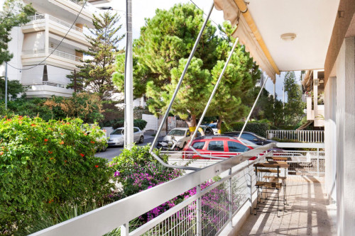 Inviting 2-bedroom flat in Paleo Faliro