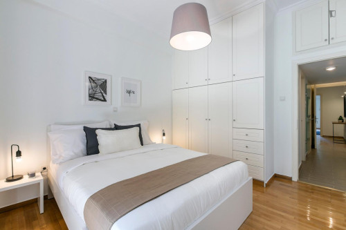 Nice 2-bedroom flat next to the Megaro Moussikis subway station