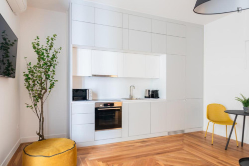 Very cool 1-bedroom apartment in Omonoia - Gallery - 5