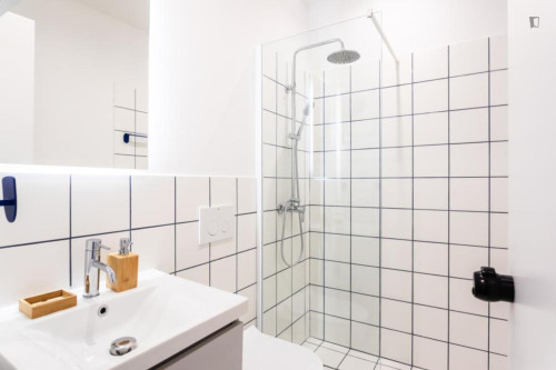 Very cool 1-bedroom apartment in Omonoia - Gallery - 9