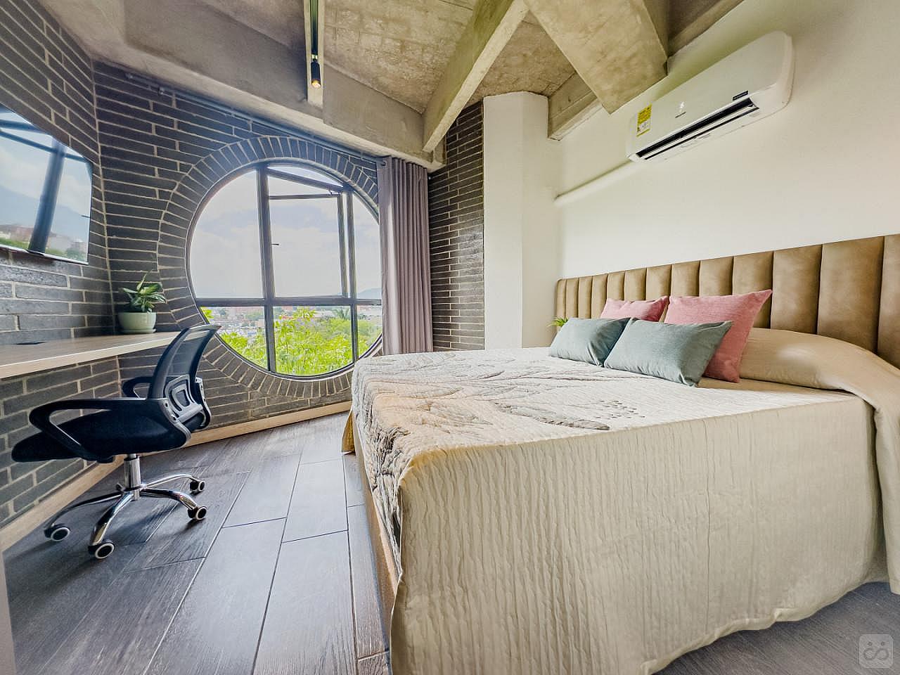 Apartment With Circular Window - 8