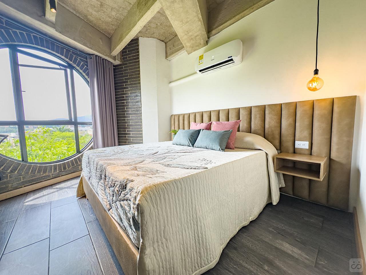Apartment With Circular Window - 7