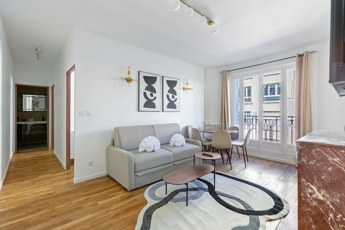 Modern 2BR Apartment With AC Near Place D'Italie - 10