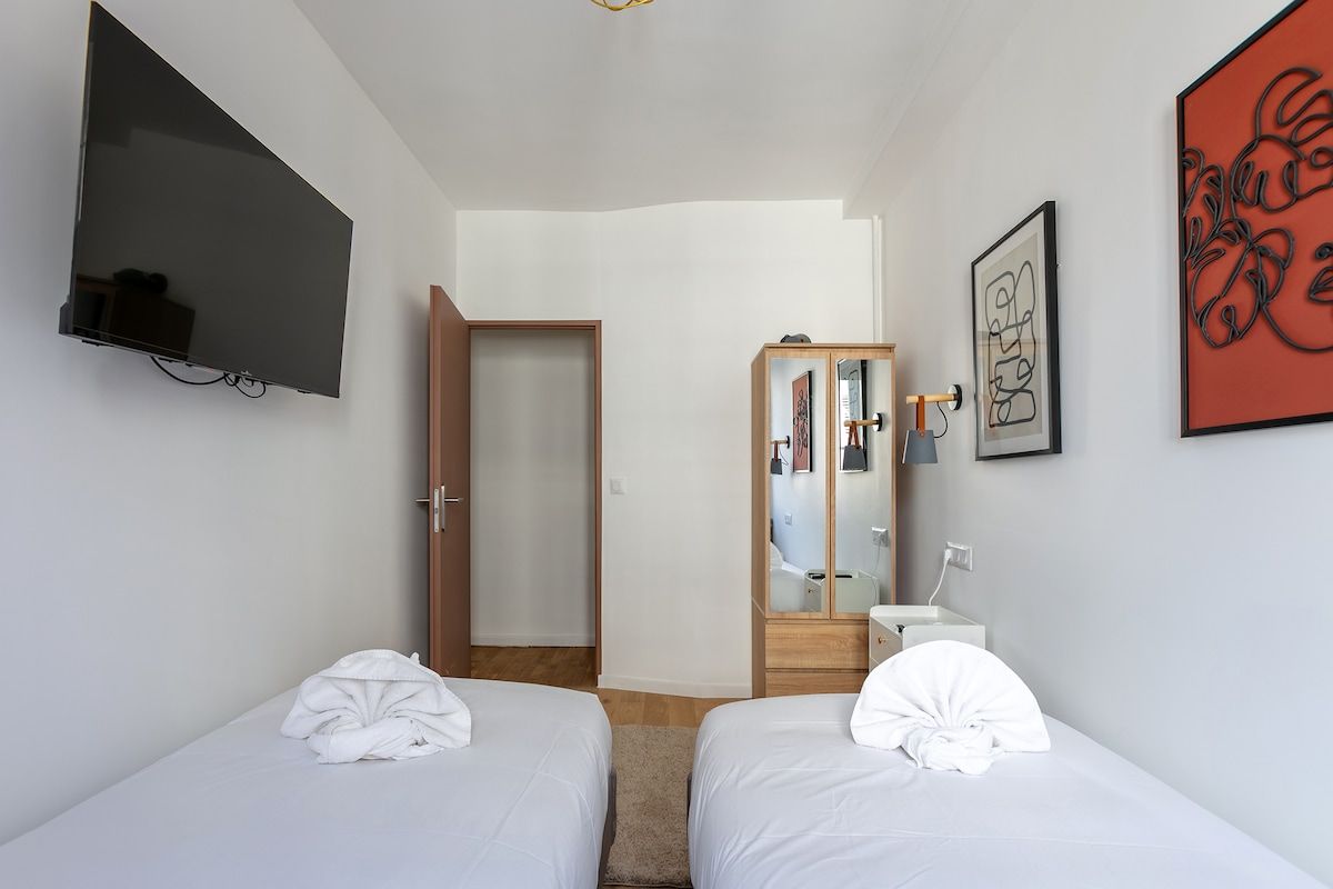 Modern 2BR Apartment With AC Near Place D'Italie - 3