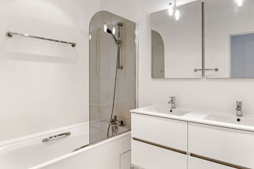 Chic 2-Bedroom in the Heart of Paris - Gallery - 15