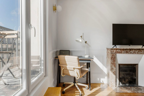 Elegant One-Bedroom Oasis in Paris - Gallery - 10