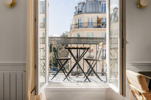 Elegant One-Bedroom Oasis in Paris - Gallery - 9