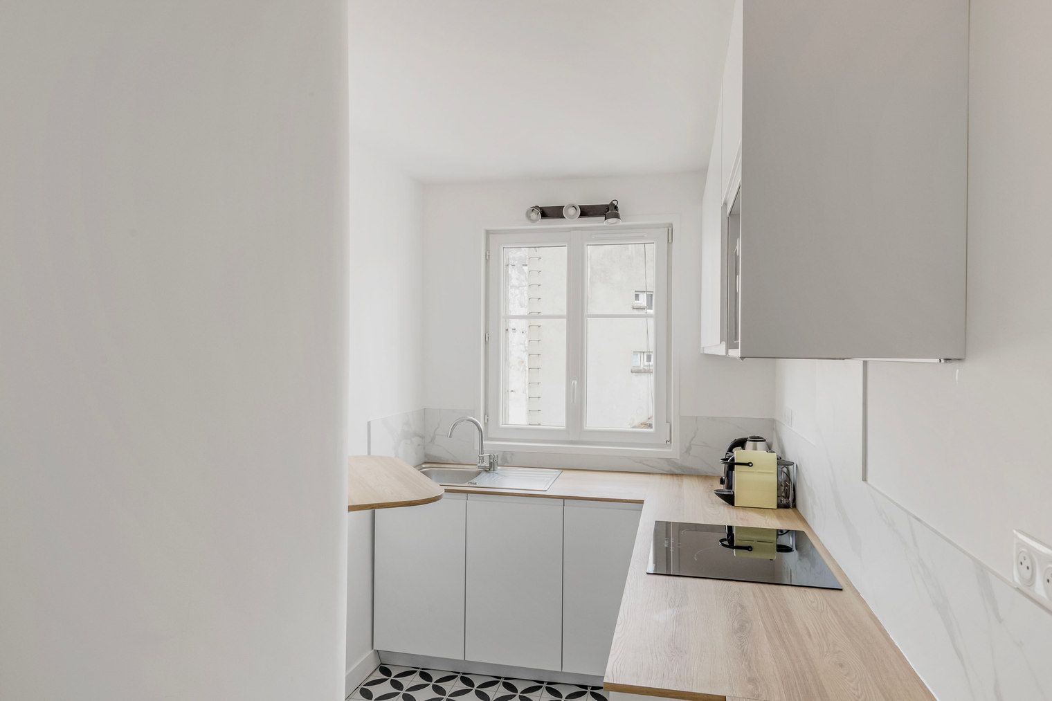 Elegant One-Bedroom Oasis In Paris - 14