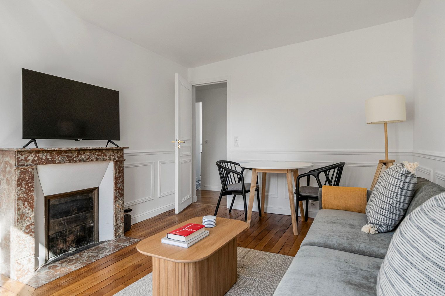Elegant One-Bedroom Oasis In Paris - 17