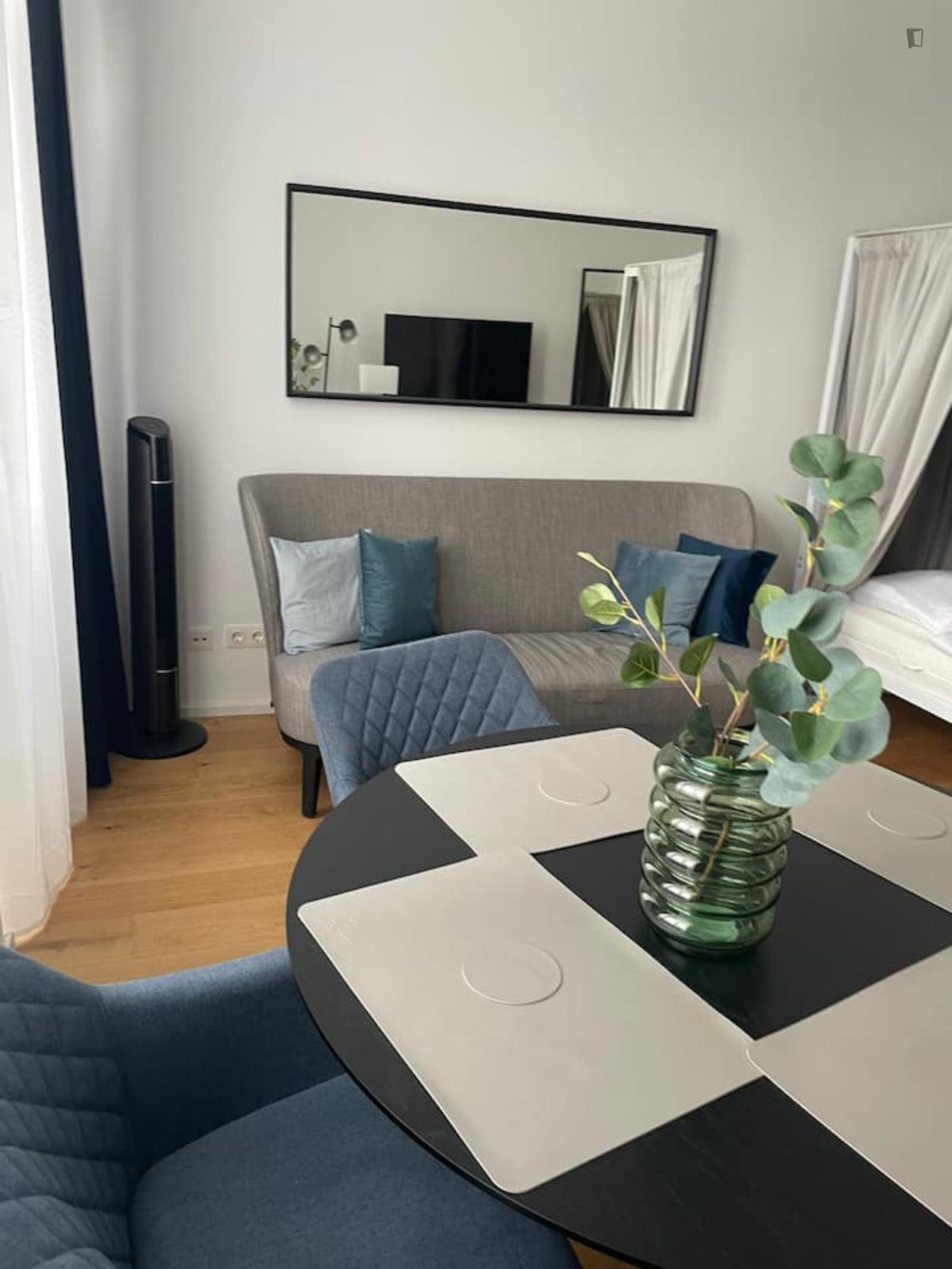Charming 1-Bedroom Flat In The Simmering District - 1