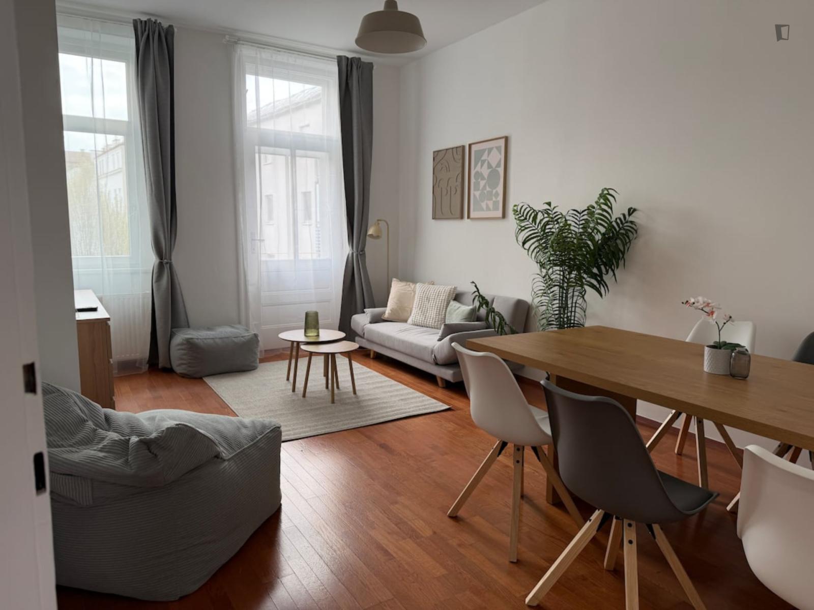 Elegant 2-Bedroom Apartment In Nibelungenviertel - 1