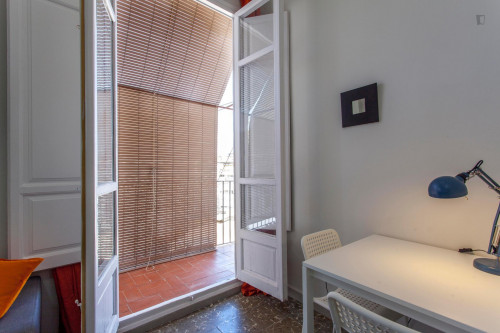 Exquisite double bedroom near popular Parc Gulliver - Gallery - 5