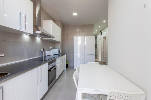 Exquisite double bedroom near popular Parc Gulliver - Gallery - 8