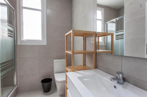 Exquisite double bedroom near popular Parc Gulliver - Gallery - 11
