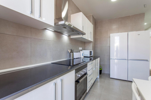Exquisite double bedroom near popular Parc Gulliver - Gallery - 9
