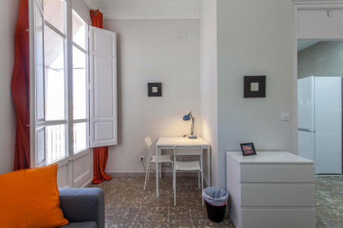Exquisite double bedroom near popular Parc Gulliver - Gallery - 3