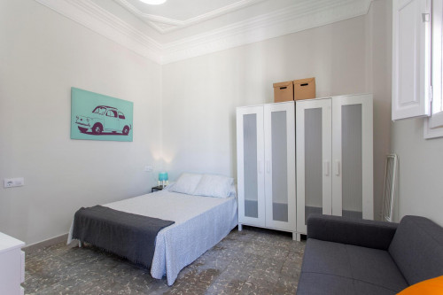 Exquisite double bedroom near popular Parc Gulliver - Gallery - 4
