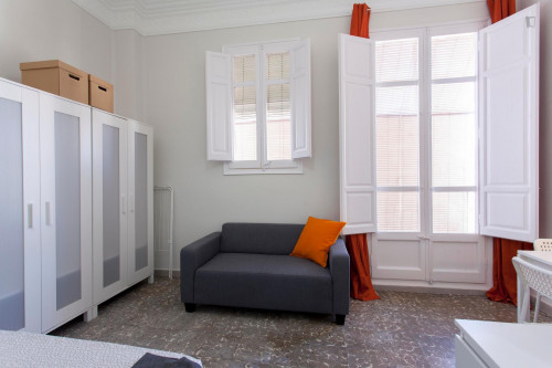 Exquisite double bedroom near popular Parc Gulliver - Gallery - 2