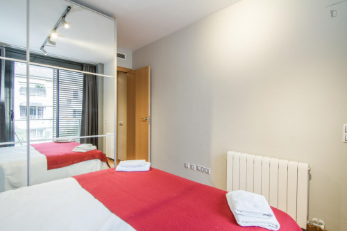 Modern 3-bedroom apartment in well-connected Sarrià-Sant Gervasi