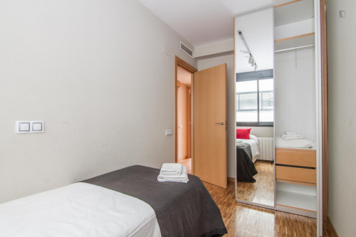 Modern 3-bedroom apartment in well-connected Sarrià-Sant Gervasi