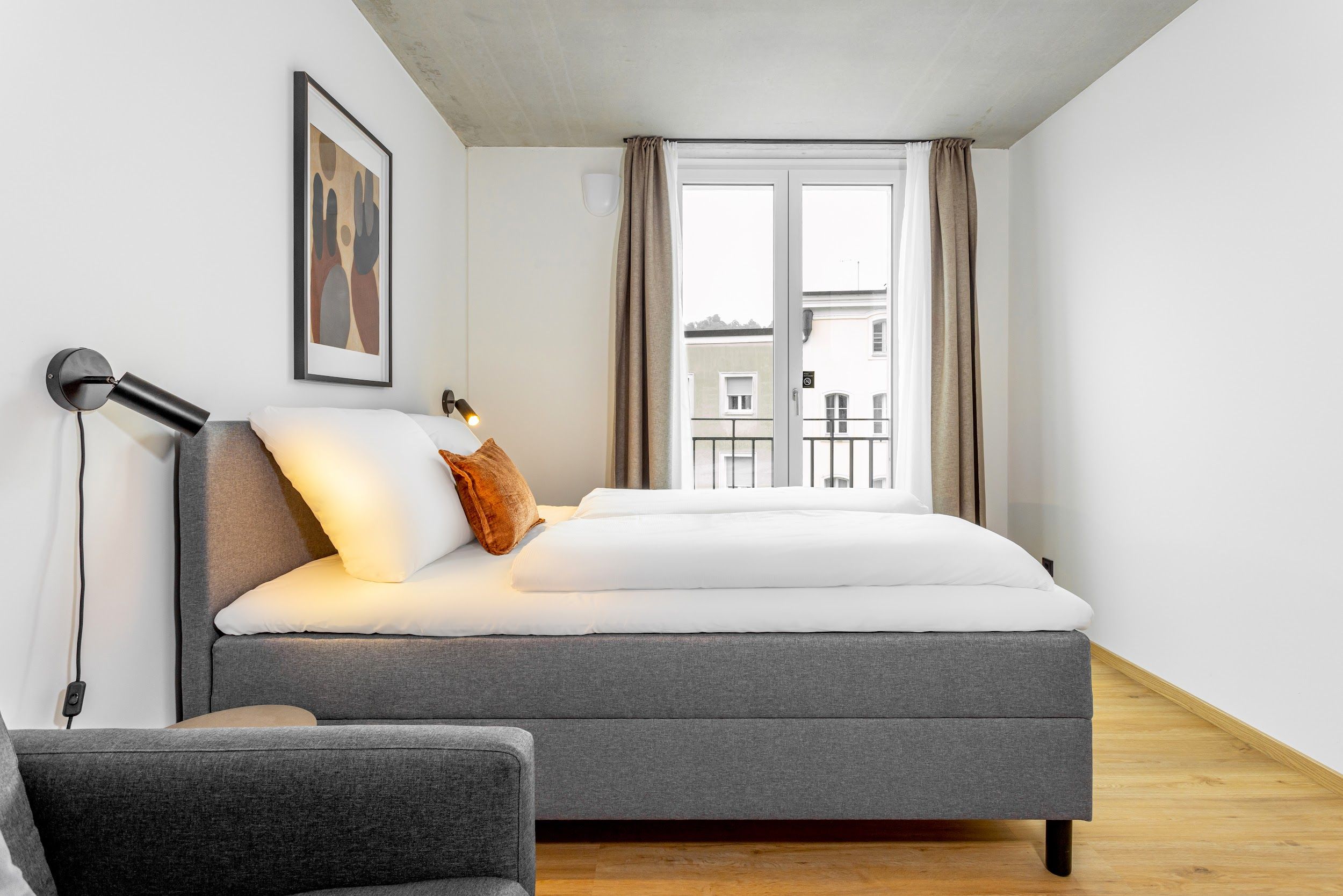 Your Ludwigsplatz HQ: Stylish 3-Bedroom Apartment Incl. Rooftop! - 13