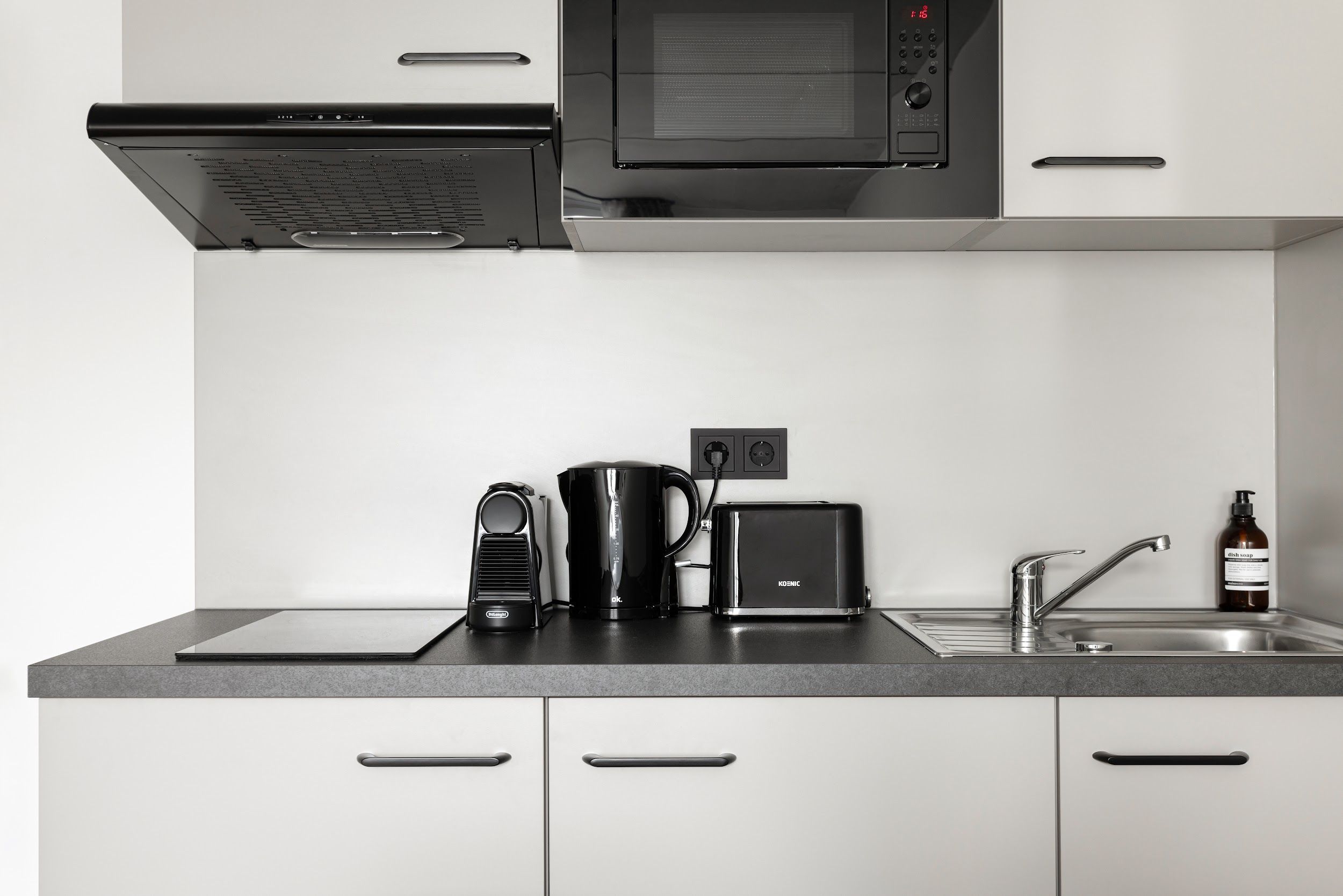 Your Ludwigsplatz HQ: Stylish 3-Bedroom Apartment Incl. Rooftop! - 5