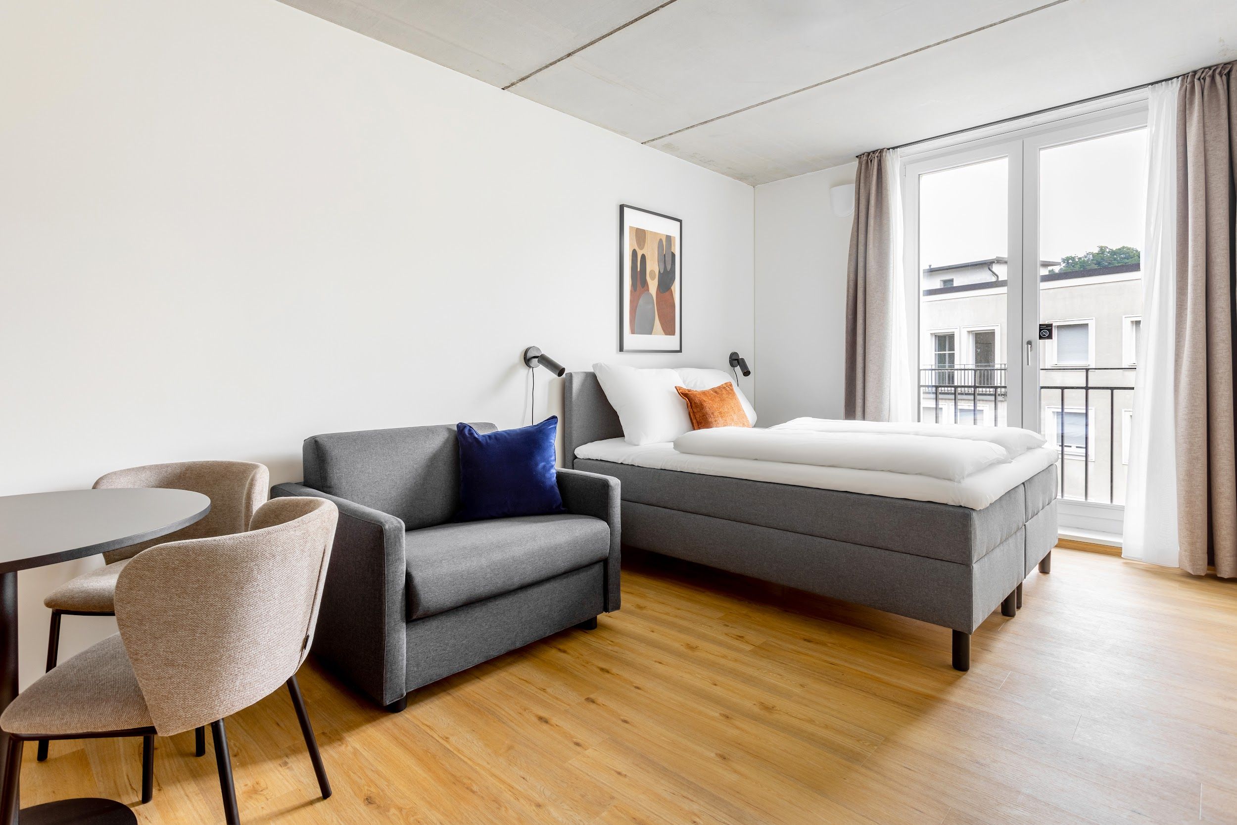 Your Ludwigsplatz HQ: Stylish 3-Bedroom Apartment Incl. Rooftop! - 17