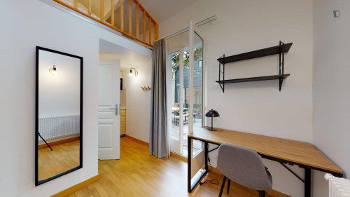 Double ensuite bedroom with a kitchenette, in Villejuif