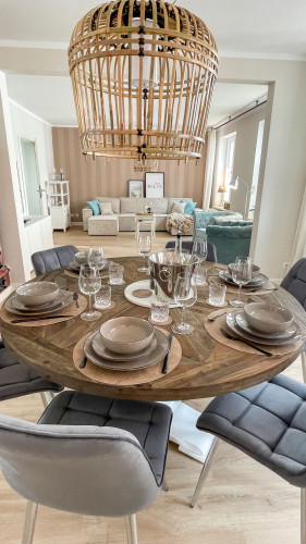 No. I: Penthouse, Rooftop Terrace, Netflix/Disney