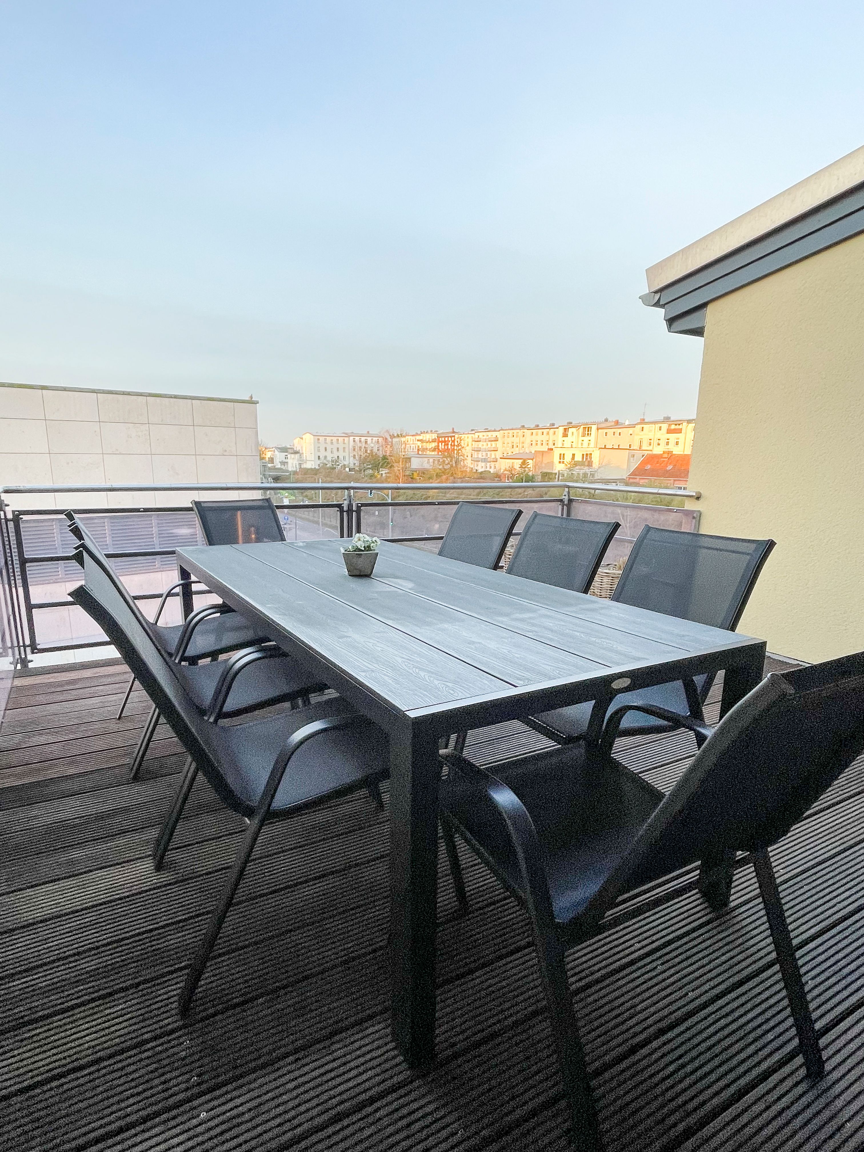 No. I: Penthouse, Rooftop Terrace, Netflix/Disney - 1