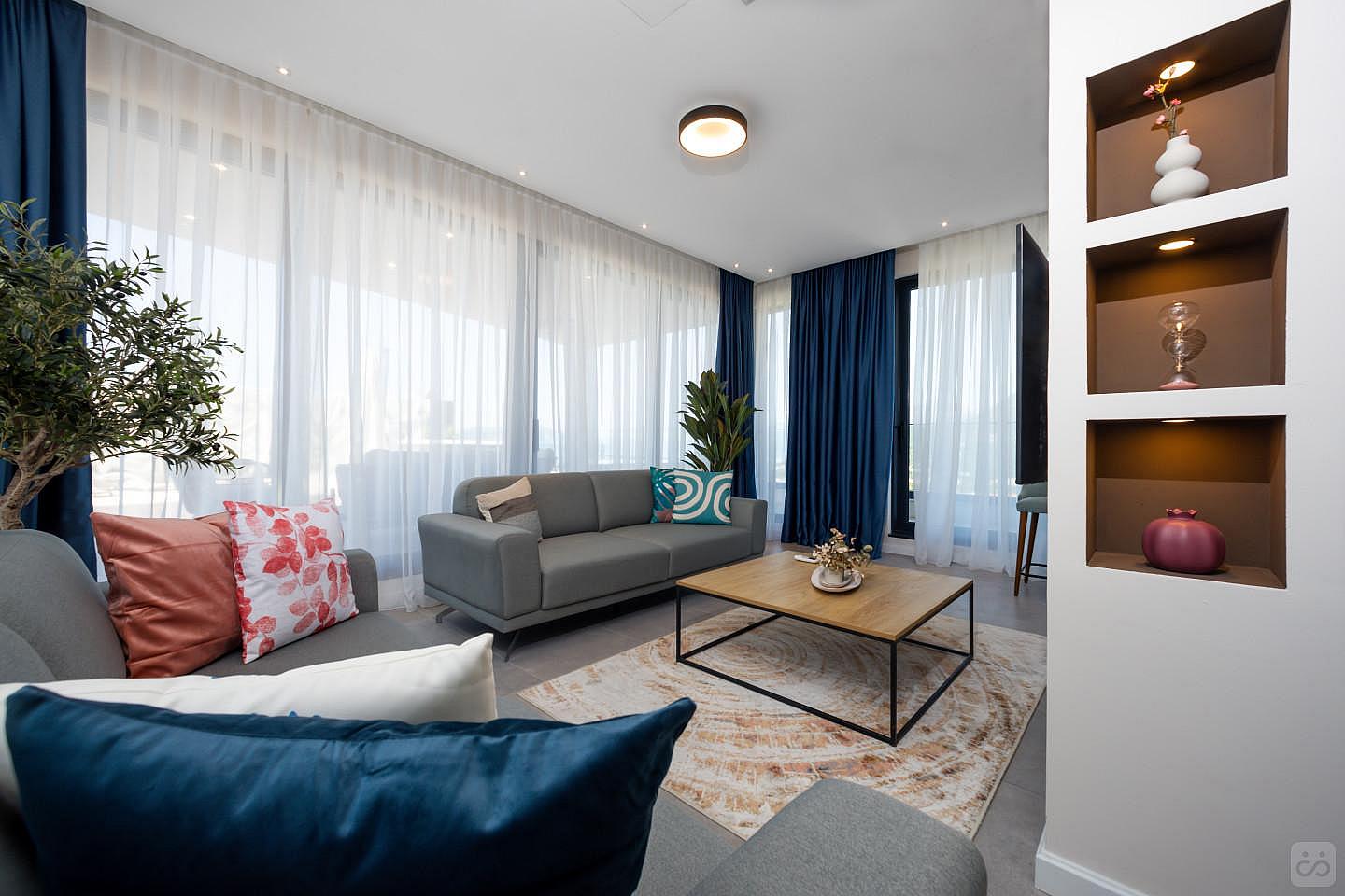 Penthouse With Hot Tub - 3 BR - 10