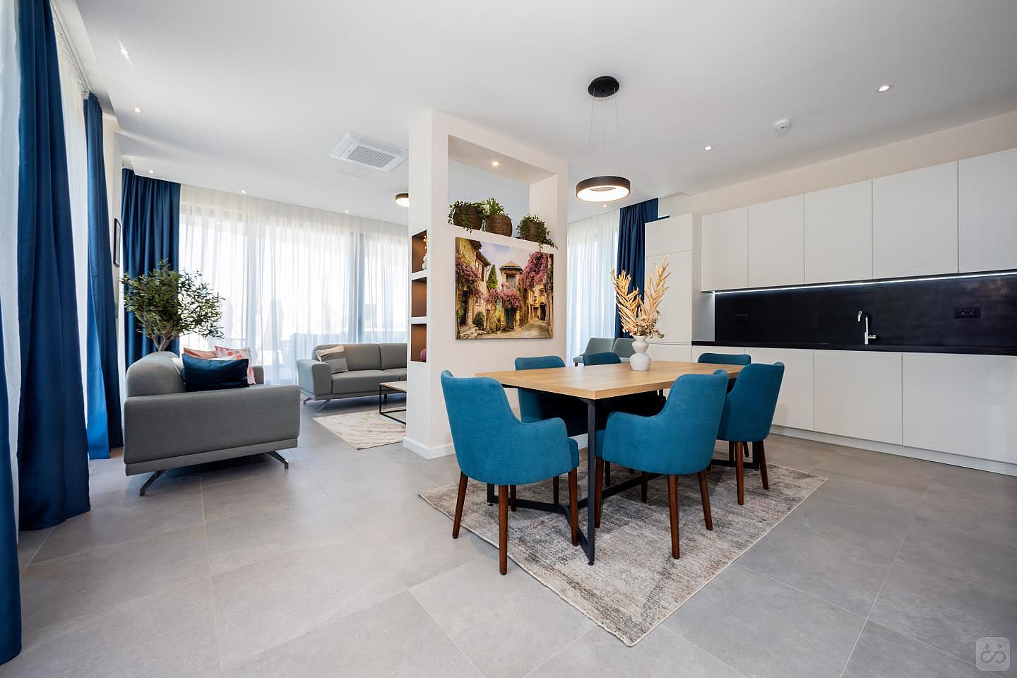 Penthouse With Hot Tub - 3 BR - 12