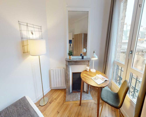 Inviting double bedroom near Gare de Lyon 