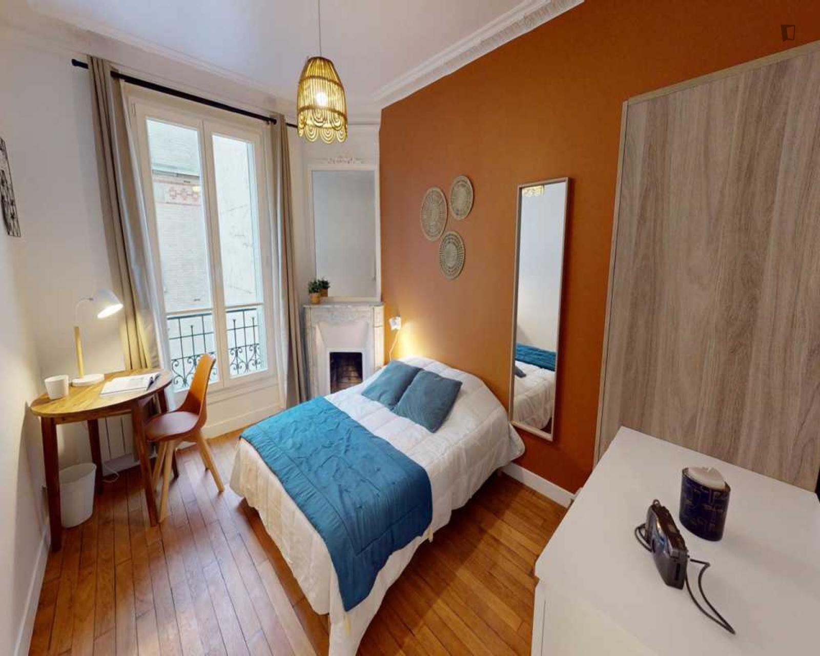 Stupendous Double Bedroom In Quinze-Vingts - 1