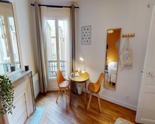 Pretty nice double bedroom in Quinze-Vingts