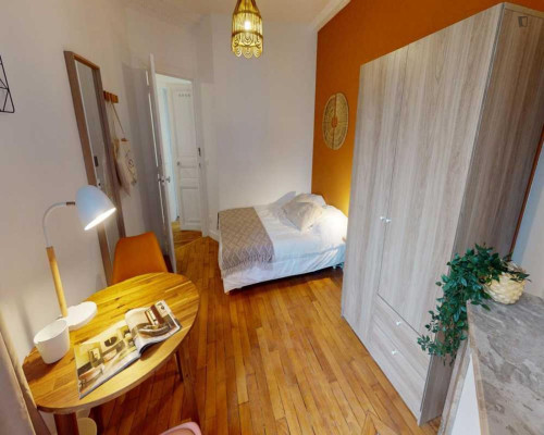 Pretty nice double bedroom in Quinze-Vingts