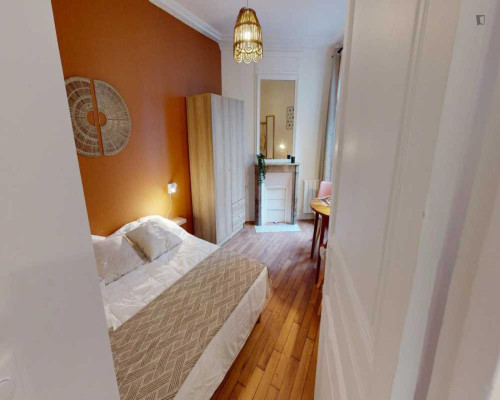 Pretty nice double bedroom in Quinze-Vingts
