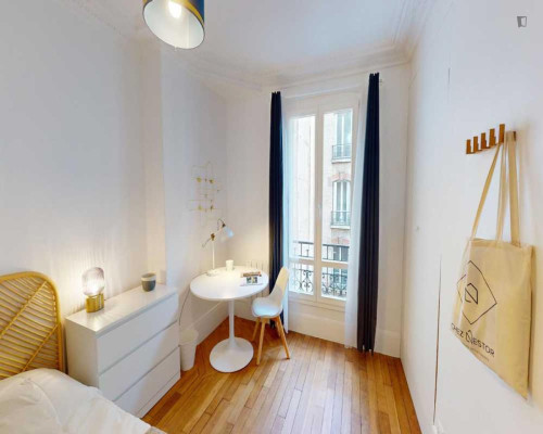 Bright double bedroom near Gare de Lyon