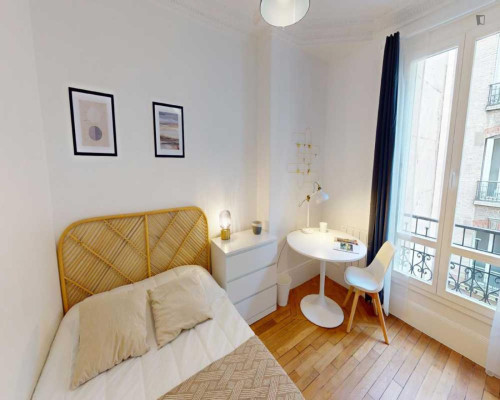 Bright double bedroom near Gare de Lyon