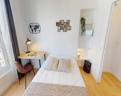 Charismatic double bedroom in Quinze-Vingts