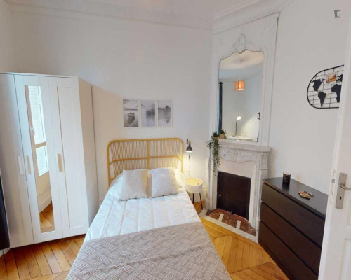 Cool double bedroom near Gare de Lyon