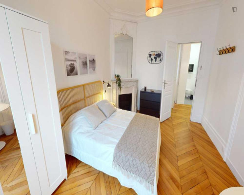 Cool double bedroom near Gare de Lyon