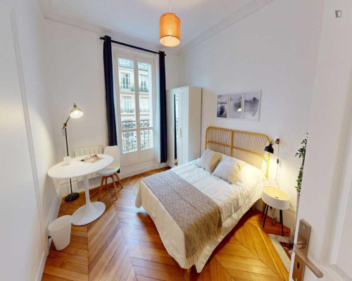 Cool double bedroom near Gare de Lyon