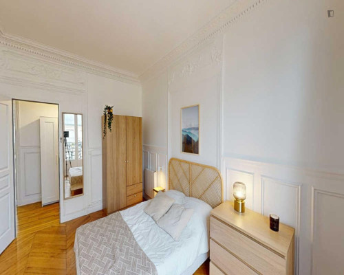 Neat double bedroom in Quinze-Vingts