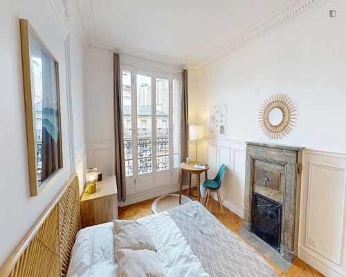 Neat double bedroom in Quinze-Vingts