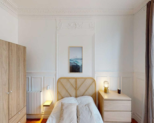 Neat double bedroom in Quinze-Vingts